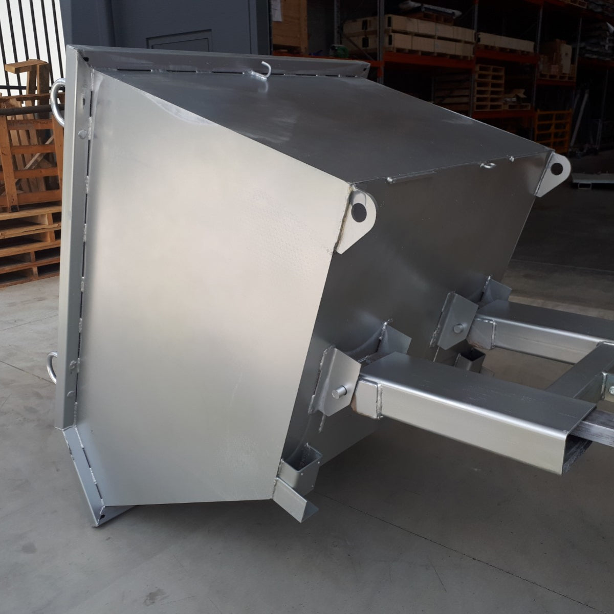 Self Tipping Bins With Pour Edge