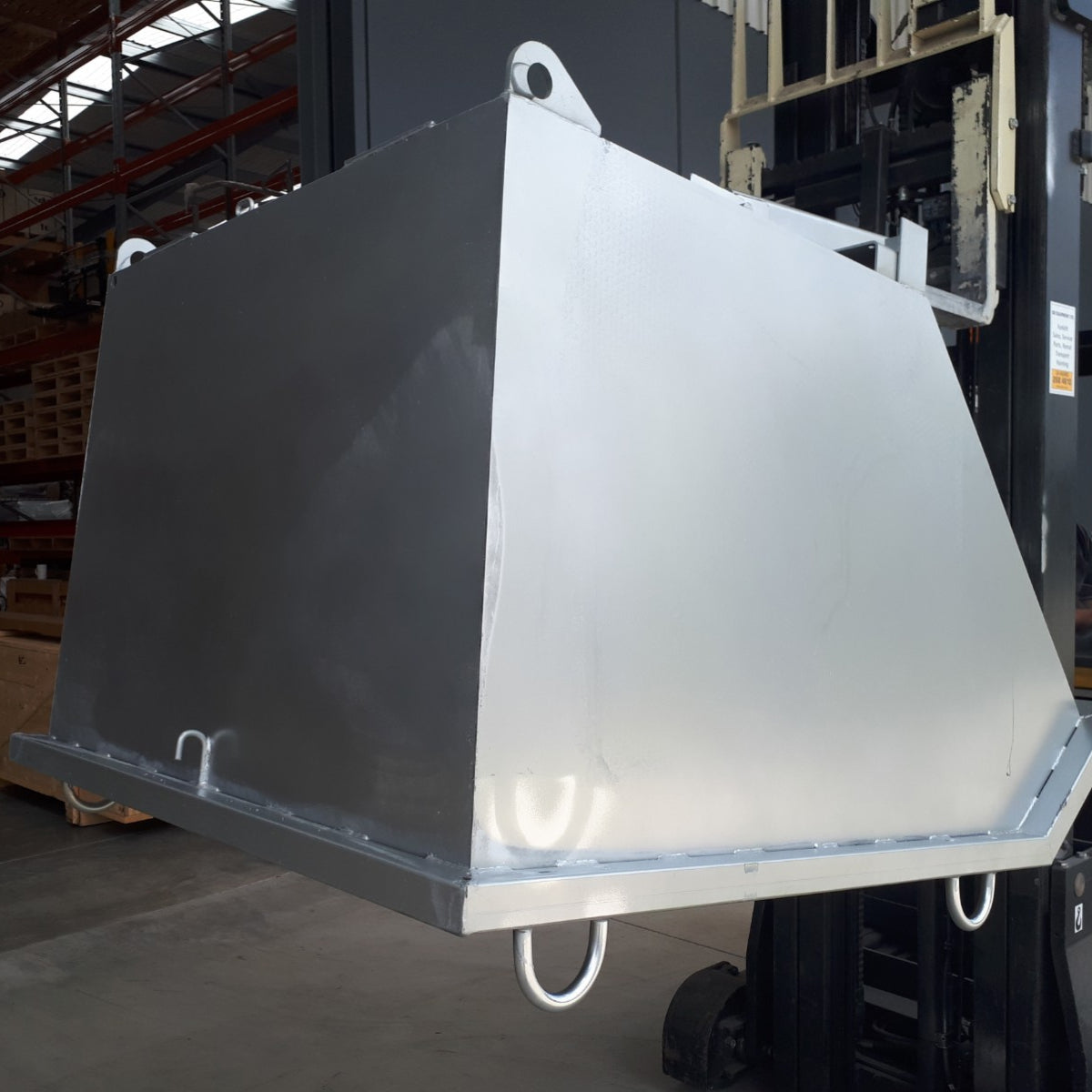 Self Tipping Bins With Pour Edge